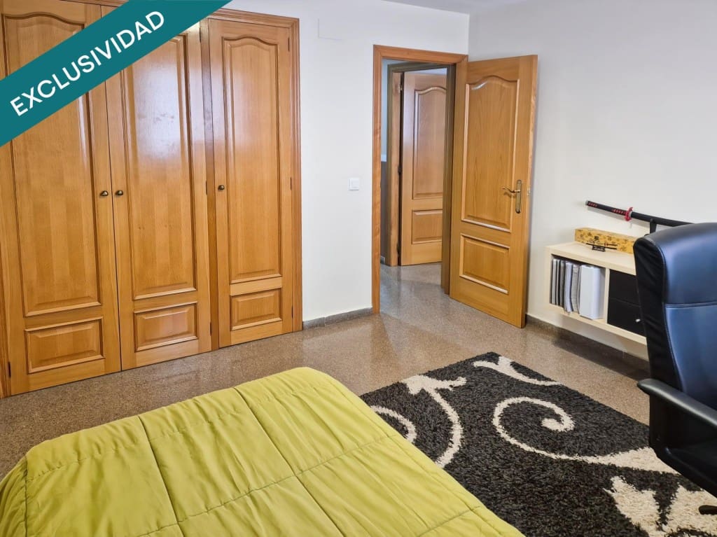 4 soveværelse Rækkehus til salg i Moncada med garage - € 375.000 (Ref: 9721541)