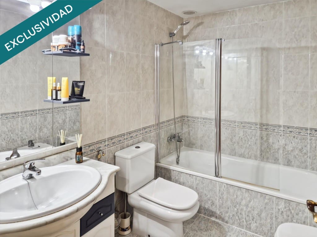 4 soveværelse Rækkehus til salg i Moncada med garage - € 375.000 (Ref: 9721541)