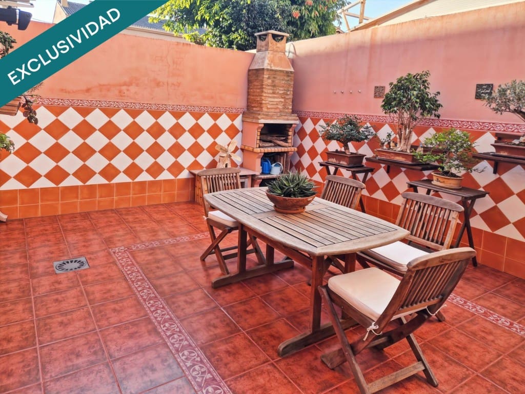 4 soveværelse Rækkehus til salg i Moncada med garage - € 375.000 (Ref: 9721541)