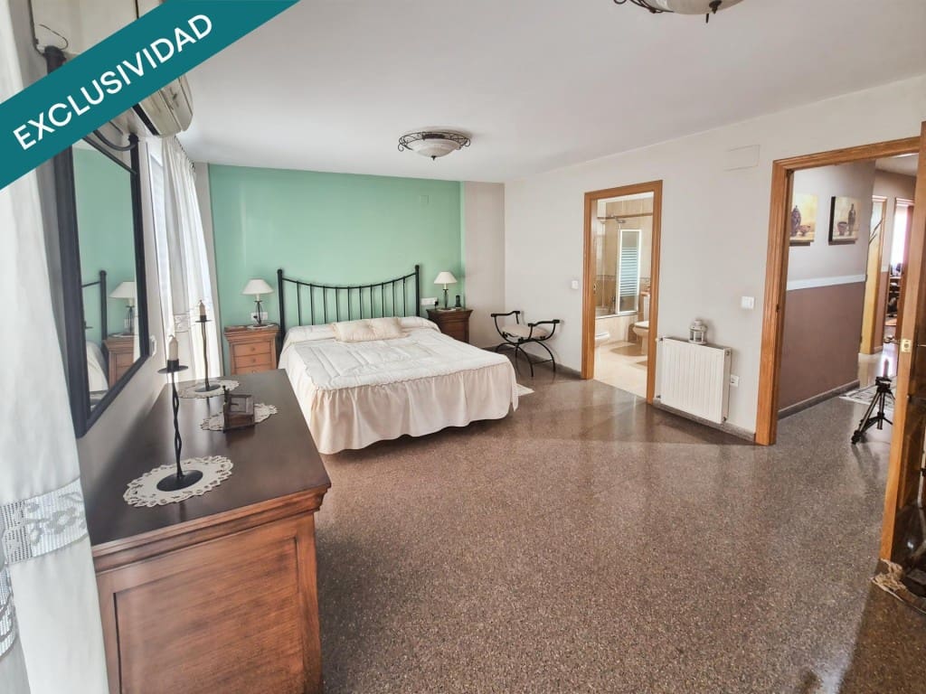 4 soveværelse Rækkehus til salg i Moncada med garage - € 375.000 (Ref: 9721541)