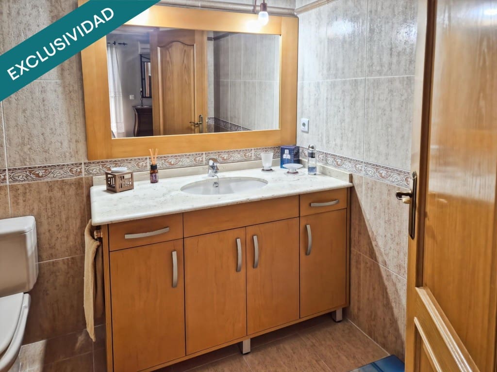 4 soveværelse Rækkehus til salg i Moncada med garage - € 375.000 (Ref: 9721541)