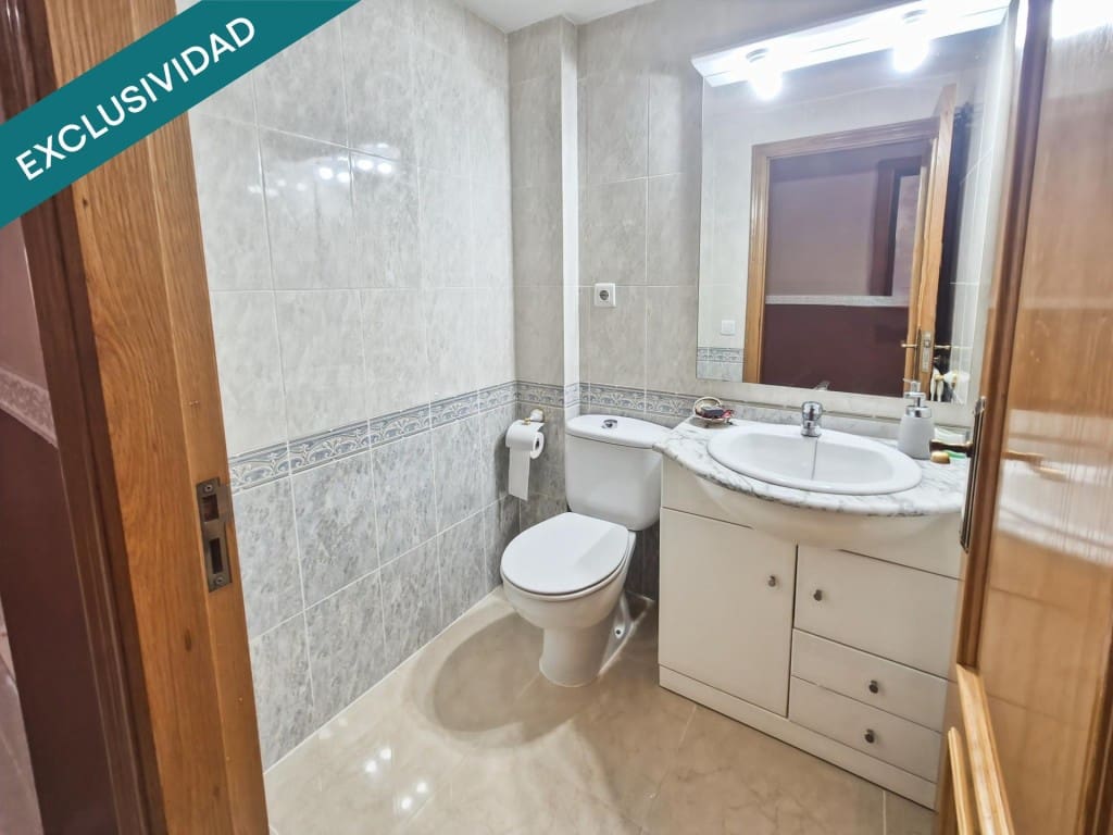 4 soveværelse Rækkehus til salg i Moncada med garage - € 375.000 (Ref: 9721541)