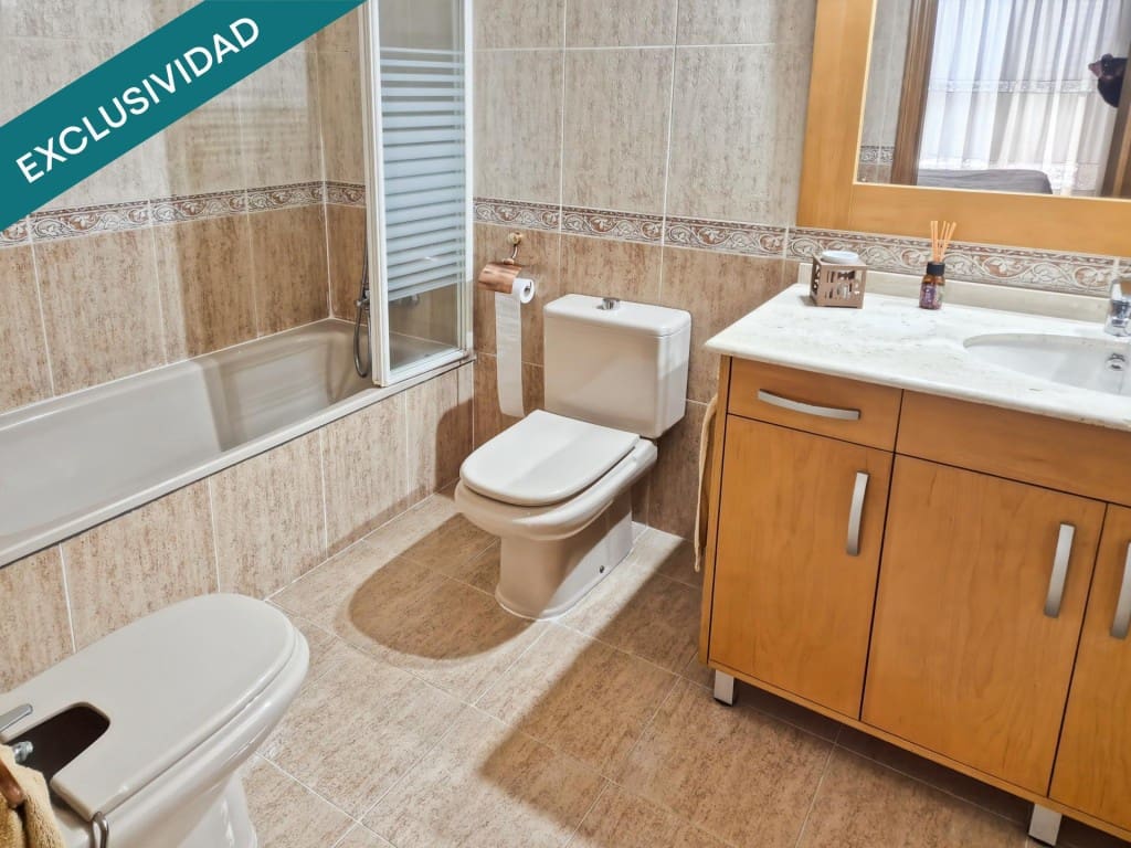 4 soveværelse Rækkehus til salg i Moncada med garage - € 375.000 (Ref: 9721541)