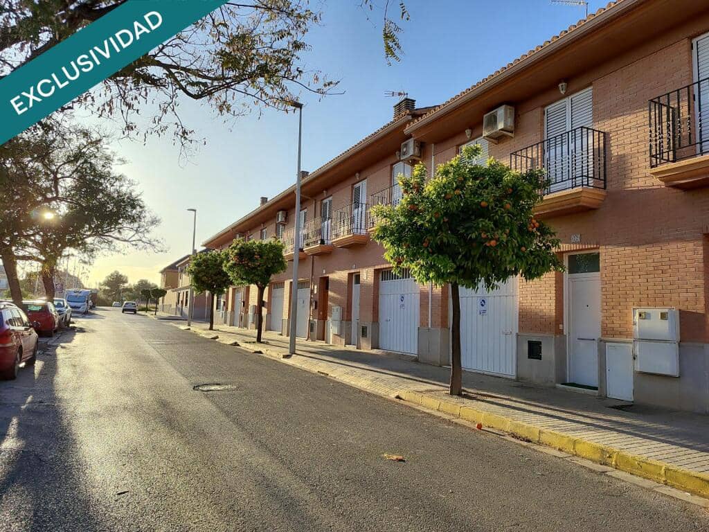 4 soveværelse Rækkehus til salg i Moncada med garage - € 375.000 (Ref: 9721541)