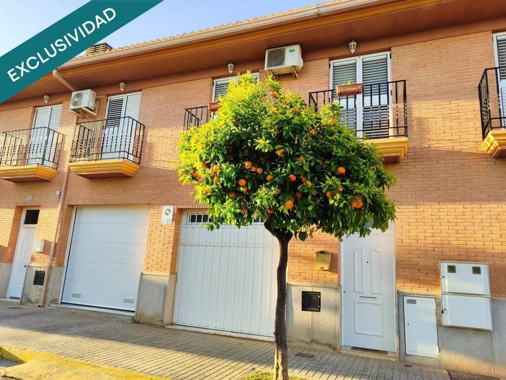 4 soveværelse Rækkehus til salg i Moncada med garage - € 375.000 (Ref: 9721541)