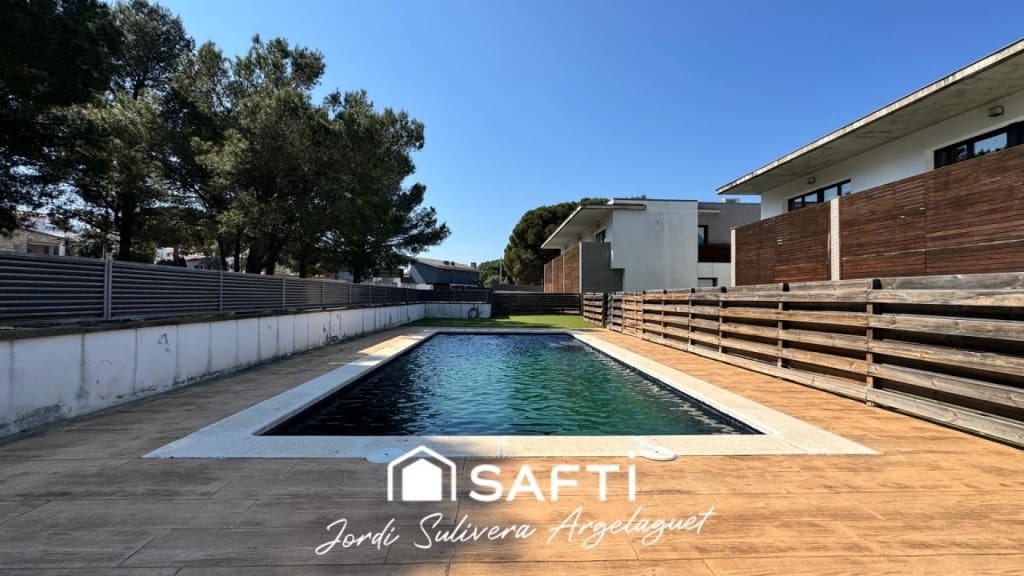 3 makuuhuone Rivitalo myytävänä paikassa L'Escala mukana uima-altaan - 430 000 € (Ref: 9721542)