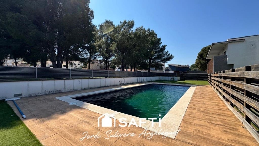 3 makuuhuone Rivitalo myytävänä paikassa L'Escala mukana uima-altaan - 430 000 € (Ref: 9721542)