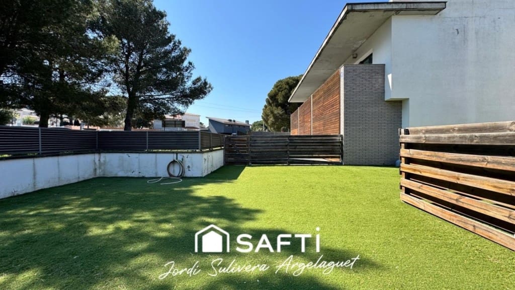 3 makuuhuone Rivitalo myytävänä paikassa L'Escala mukana uima-altaan - 430 000 € (Ref: 9721542)