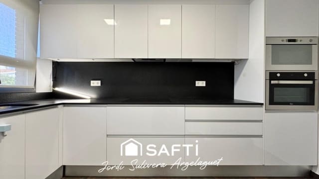 3 makuuhuone Rivitalo myytävänä paikassa L'Escala mukana uima-altaan - 430 000 € (Ref: 9721542)