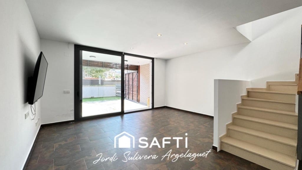 3 makuuhuone Rivitalo myytävänä paikassa L'Escala mukana uima-altaan - 430 000 € (Ref: 9721542)