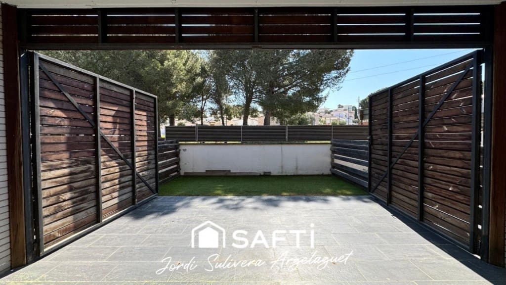 3 makuuhuone Rivitalo myytävänä paikassa L'Escala mukana uima-altaan - 430 000 € (Ref: 9721542)