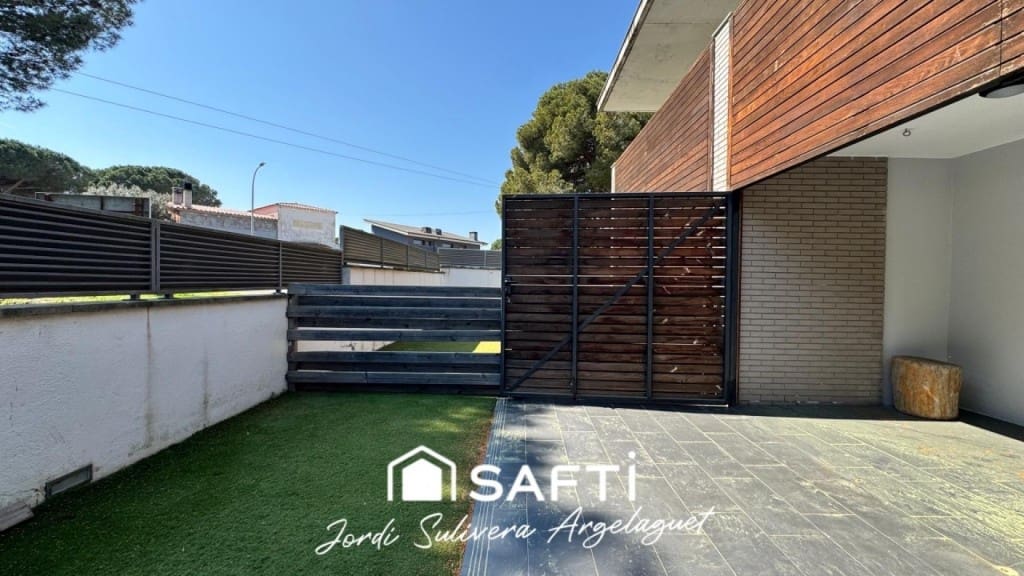 3 makuuhuone Rivitalo myytävänä paikassa L'Escala mukana uima-altaan - 430 000 € (Ref: 9721542)