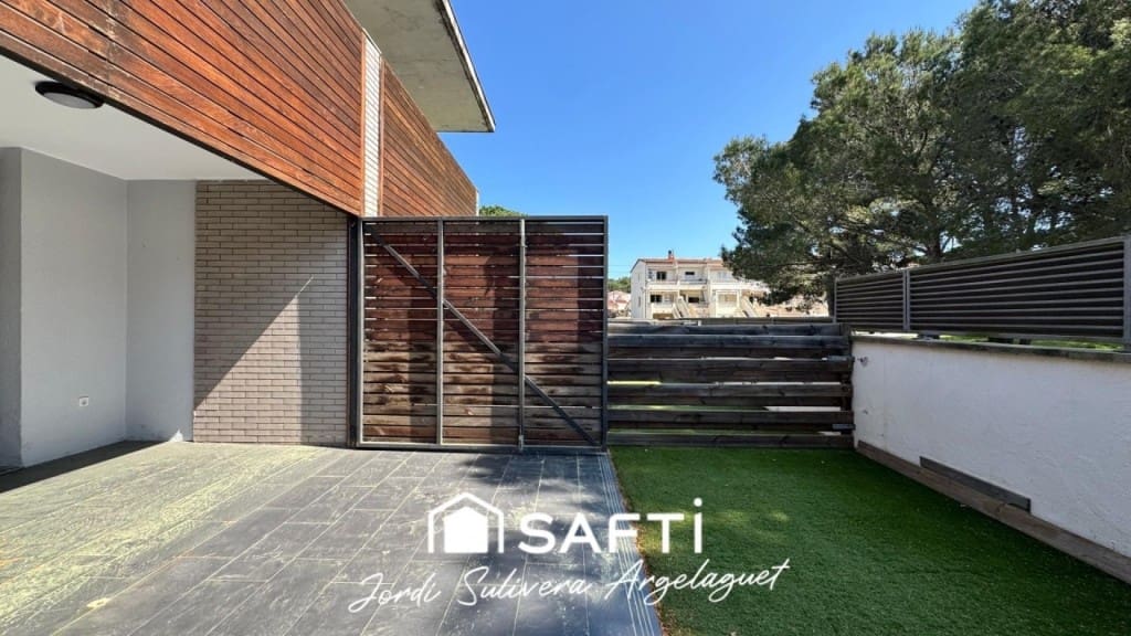 3 makuuhuone Rivitalo myytävänä paikassa L'Escala mukana uima-altaan - 430 000 € (Ref: 9721542)