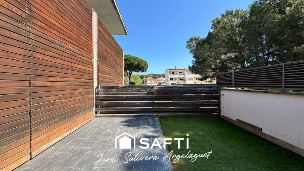 3 makuuhuone Rivitalo myytävänä paikassa L'Escala mukana uima-altaan - 430 000 € (Ref: 9721542)