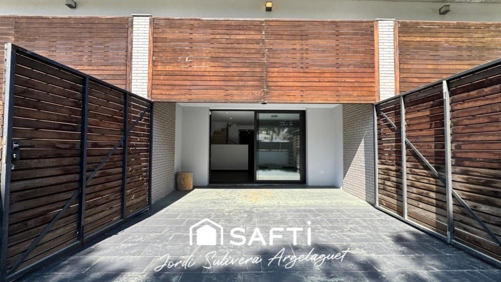 3 makuuhuone Rivitalo myytävänä paikassa L'Escala mukana uima-altaan - 430 000 € (Ref: 9721542)