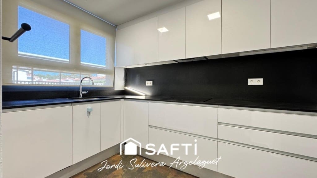 3 makuuhuone Rivitalo myytävänä paikassa L'Escala mukana uima-altaan - 430 000 € (Ref: 9721542)