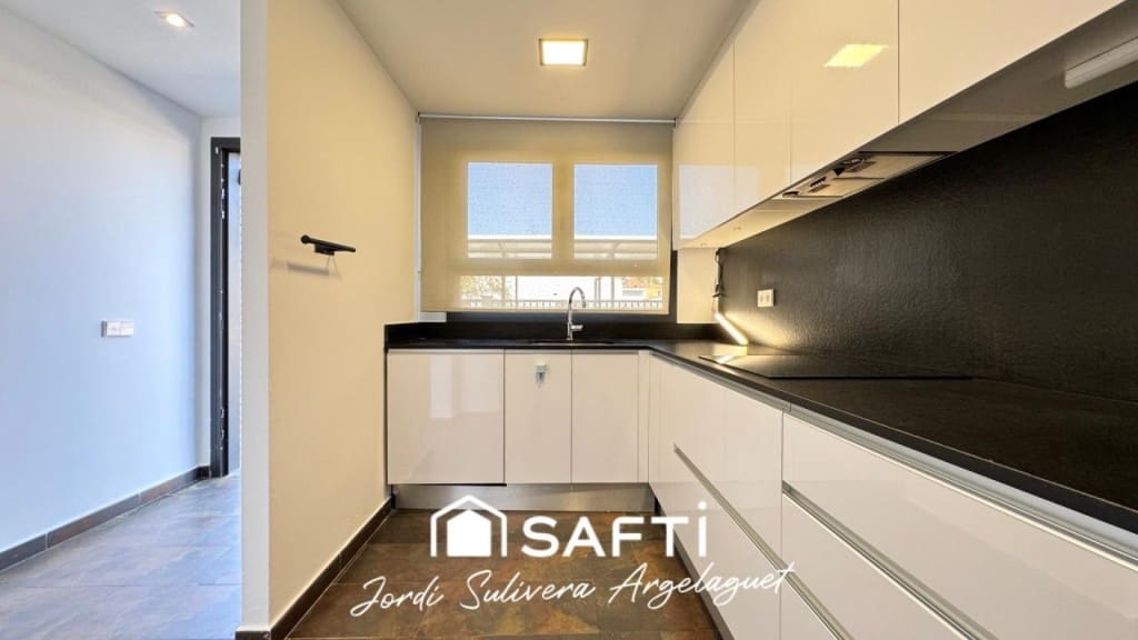 3 makuuhuone Rivitalo myytävänä paikassa L'Escala mukana uima-altaan - 430 000 € (Ref: 9721542)