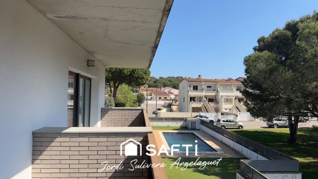 3 makuuhuone Rivitalo myytävänä paikassa L'Escala mukana uima-altaan - 430 000 € (Ref: 9721542)