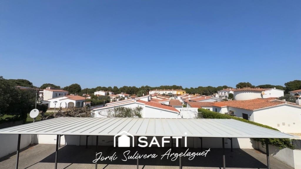 3 makuuhuone Rivitalo myytävänä paikassa L'Escala mukana uima-altaan - 430 000 € (Ref: 9721542)