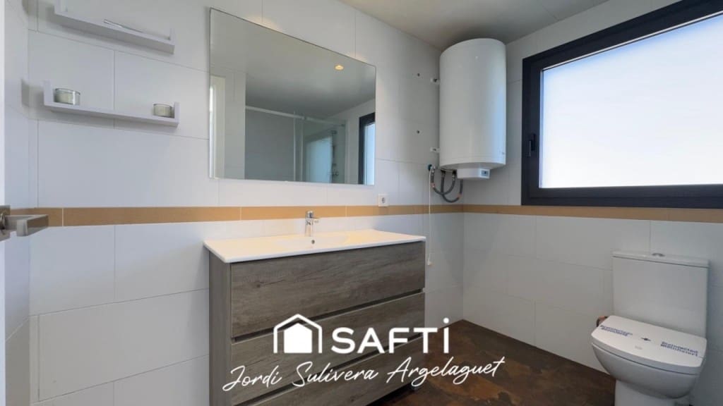 3 makuuhuone Rivitalo myytävänä paikassa L'Escala mukana uima-altaan - 430 000 € (Ref: 9721542)