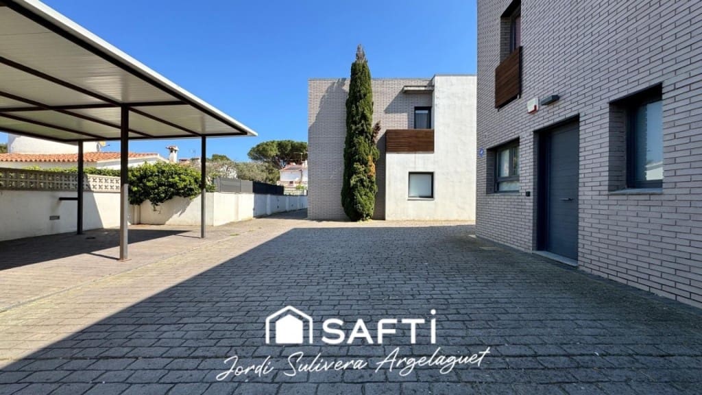 3 makuuhuone Rivitalo myytävänä paikassa L'Escala mukana uima-altaan - 430 000 € (Ref: 9721542)