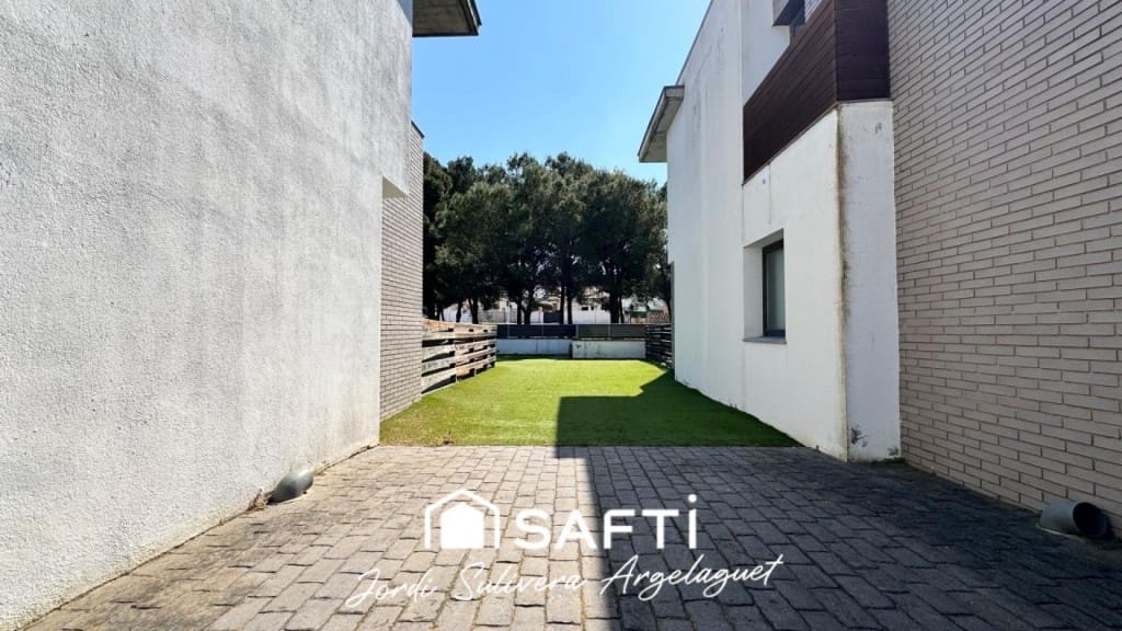 3 makuuhuone Rivitalo myytävänä paikassa L'Escala mukana uima-altaan - 430 000 € (Ref: 9721542)