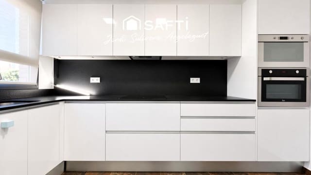 3 makuuhuone Rivitalo myytävänä paikassa L'Escala mukana uima-altaan - 430 000 € (Ref: 9721542)