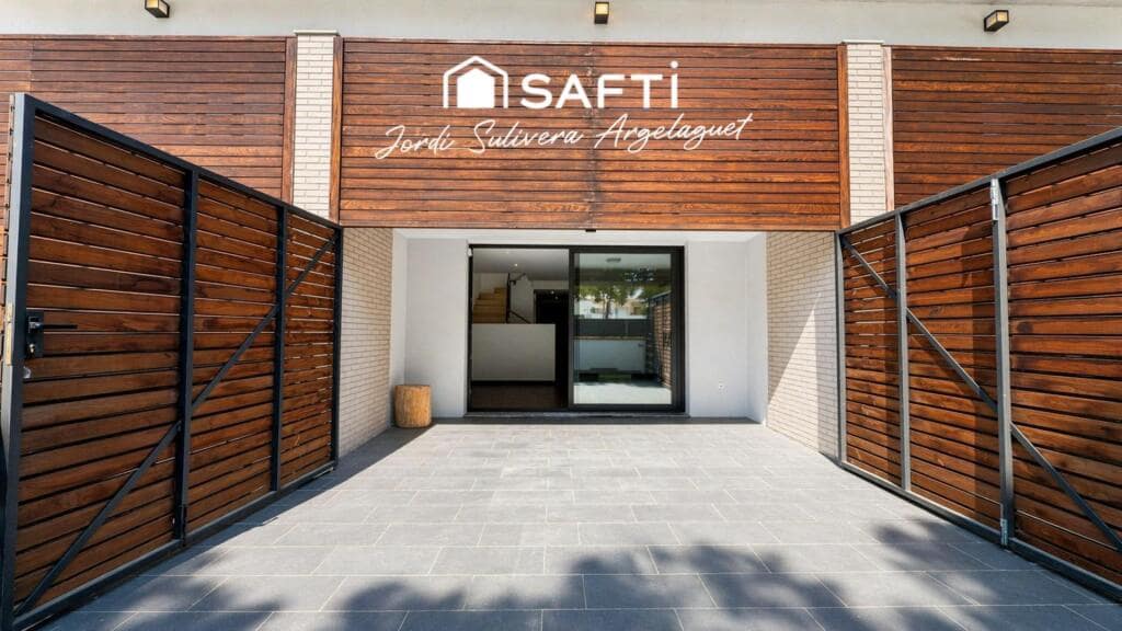 3 bedroom Terraced Villa for sale in L'Escala with pool - € 409,000 (Ref: 9721542)