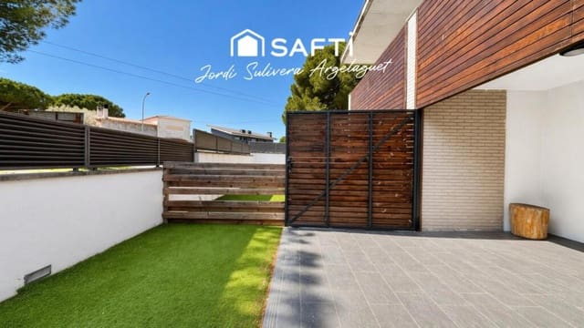 3 makuuhuone Rivitalo myytävänä paikassa L'Escala mukana uima-altaan - 430 000 € (Ref: 9721542)