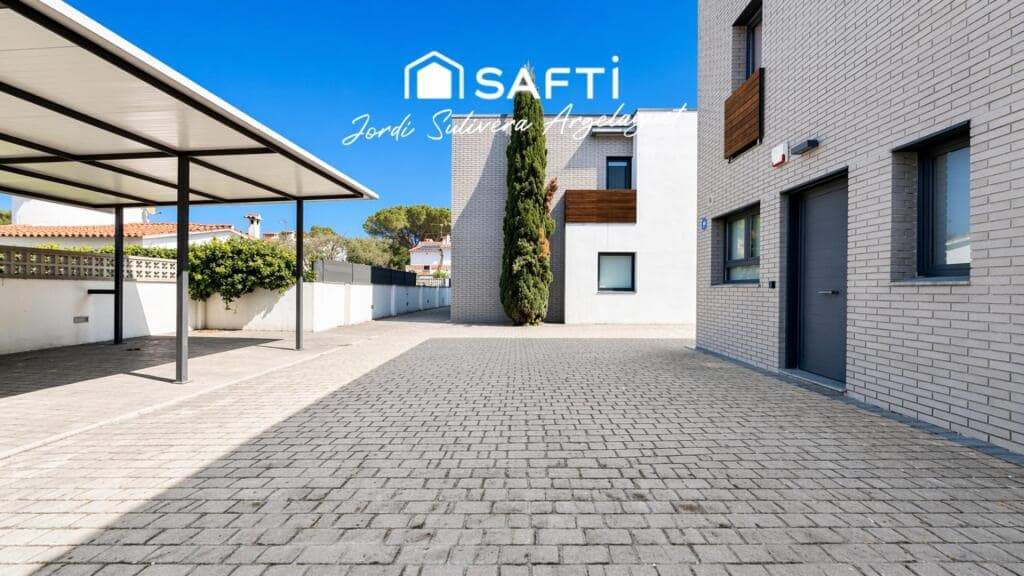 3 bedroom Terraced Villa for sale in L'Escala with pool - € 409,000 (Ref: 9721542)