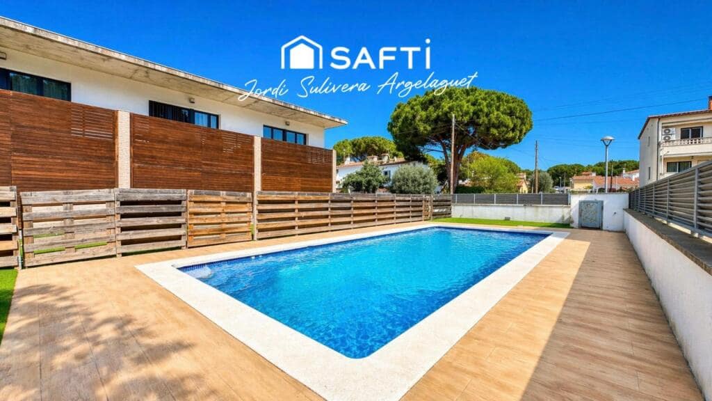3 bedroom Terraced Villa for sale in L'Escala with pool - € 409,000 (Ref: 9721542)