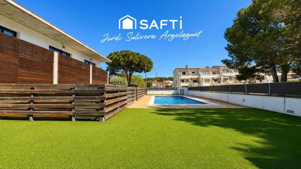 3 bedroom Terraced Villa for sale in L'Escala with pool - € 409,000 (Ref: 9721542)