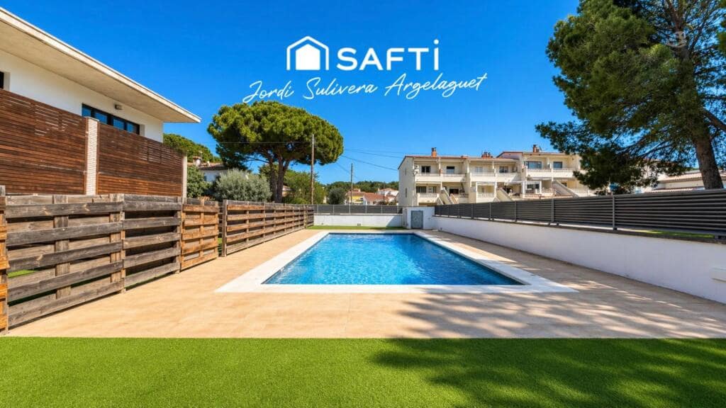 3 bedroom Terraced Villa for sale in L'Escala with pool - € 409,000 (Ref: 9721542)
