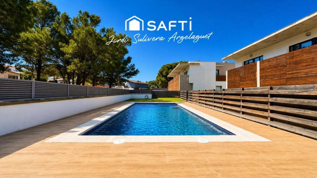 3 bedroom Terraced Villa for sale in L'Escala with pool - € 409,000 (Ref: 9721542)