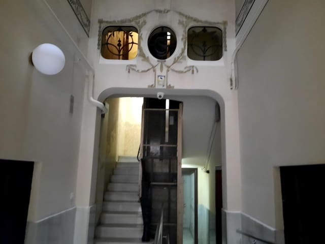 Commercieel te koop in La Nova Esquerra de L'Eixample, Barcelona stad - € 440.000 (Ref: 9721543)