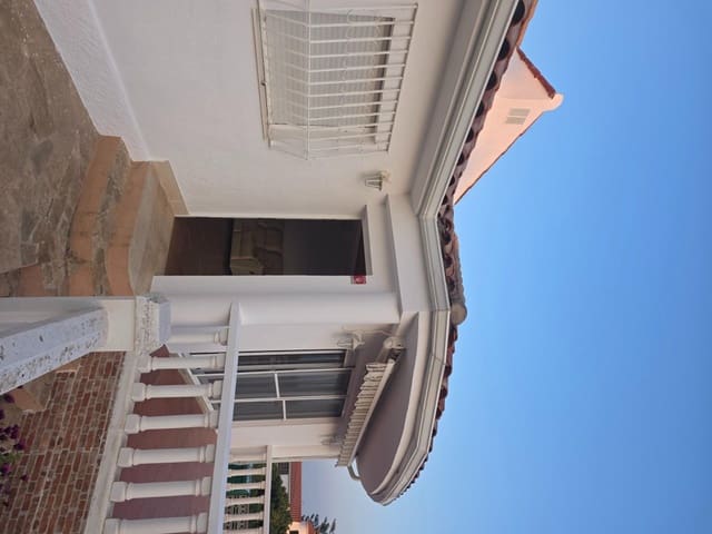 Chalet de 4 habitaciones en Vinaròs en venta con piscina garaje - 363.000 € (Ref: 9721544)