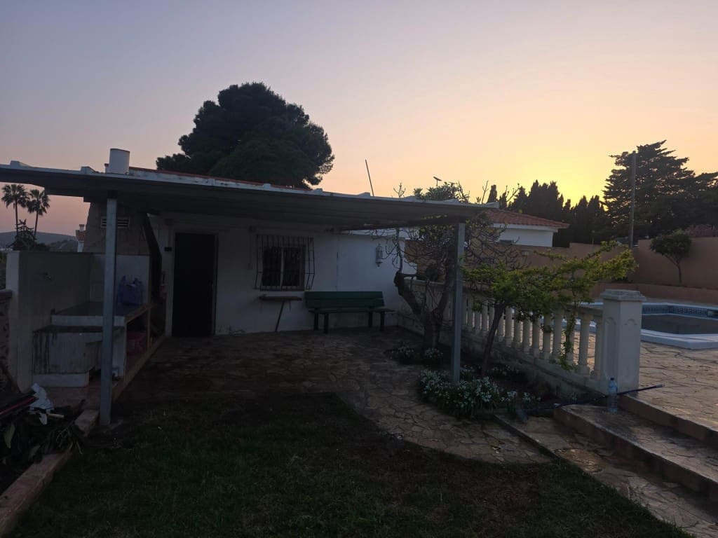 Chalet de 4 habitaciones en Vinaròs en venta con piscina garaje - 363.000 € (Ref: 9721544)