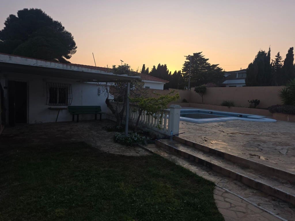 Chalet de 4 habitaciones en Vinaròs en venta con piscina garaje - 363.000 € (Ref: 9721544)