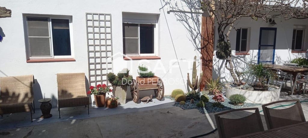 5 bedroom Villa for sale in Amposta with garage - € 260,000 (Ref: 9721545)