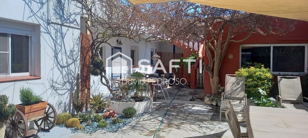 5 bedroom Villa for sale in Amposta with garage - € 260,000 (Ref: 9721545)