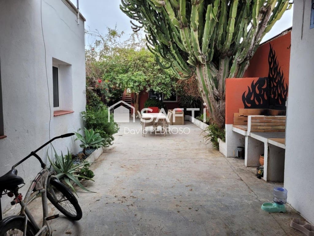 5 bedroom Villa for sale in Amposta with garage - € 260,000 (Ref: 9721545)