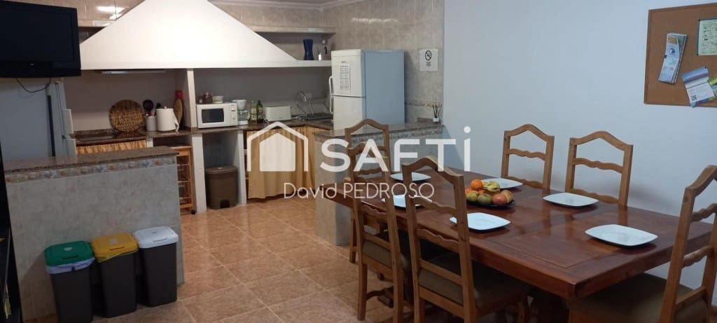 5 bedroom Villa for sale in Amposta with garage - € 260,000 (Ref: 9721545)