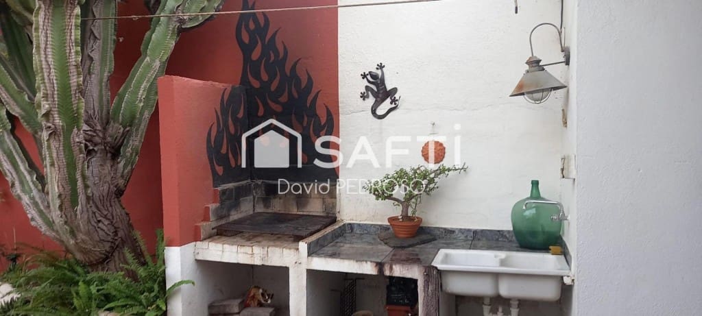 5 bedroom Villa for sale in Amposta with garage - € 260,000 (Ref: 9721545)