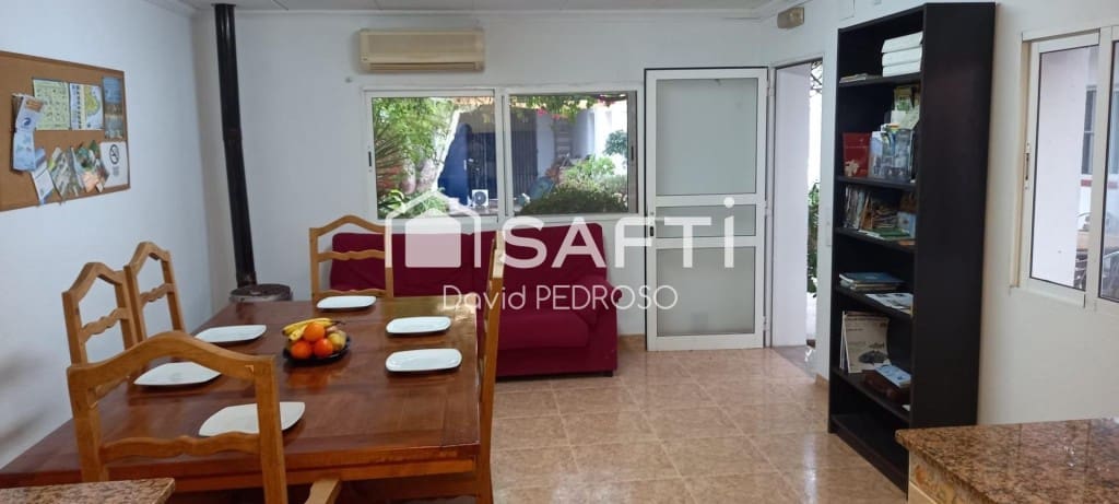 5 bedroom Villa for sale in Amposta with garage - € 260,000 (Ref: 9721545)