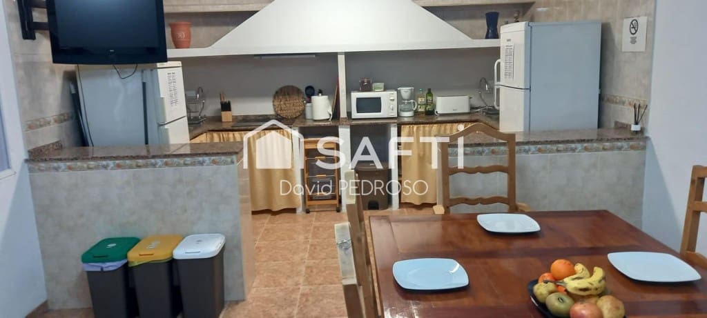 5 bedroom Villa for sale in Amposta with garage - € 260,000 (Ref: 9721545)