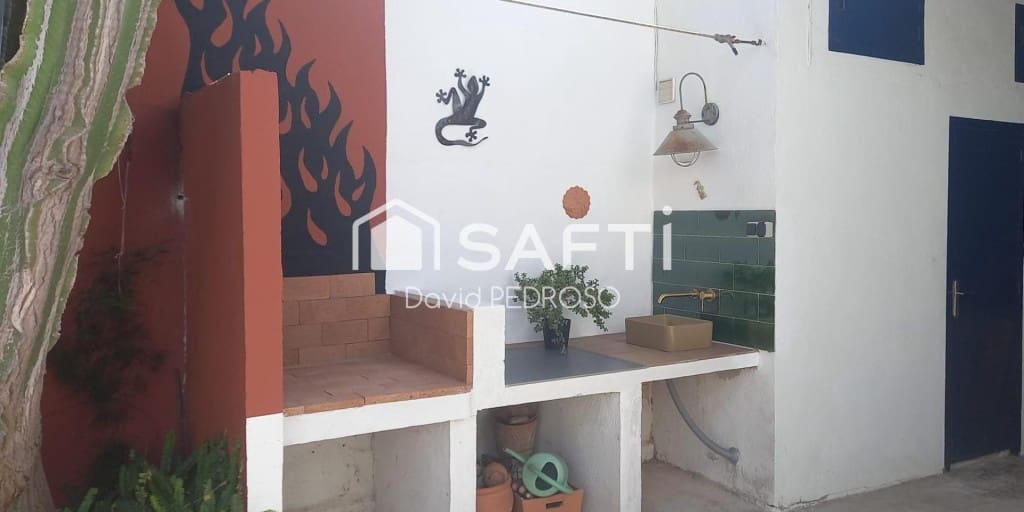 5 bedroom Villa for sale in Amposta with garage - € 260,000 (Ref: 9721545)