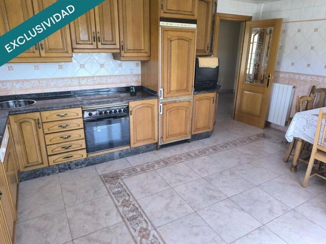 4 slaapkamer Finca/Landhuis te koop in Quintana del Castillo met garage - € 185.000 (Ref: 9721546)