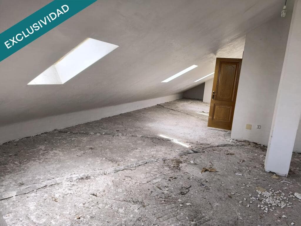 4 bedroom Finca/Country House for sale in Quintana del Castillo with garage - € 185,000 (Ref: 9721546)
