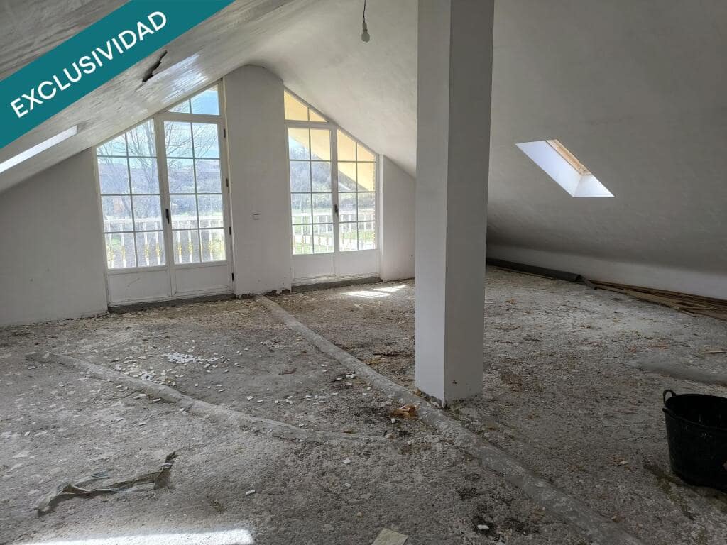 4 bedroom Finca/Country House for sale in Quintana del Castillo with garage - € 185,000 (Ref: 9721546)