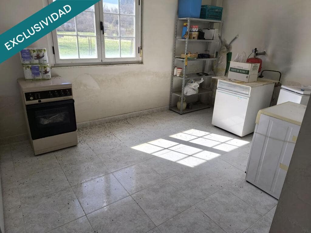 4 bedroom Finca/Country House for sale in Quintana del Castillo with garage - € 185,000 (Ref: 9721546)